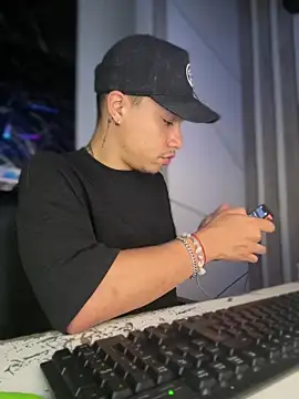 Snapshot of Osiiriis chatting on February 2025 05:04:02 AM Osiiriis online show from February 2025 05:04:02 AM