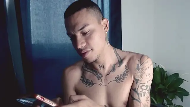 Snapshot of Osiiriis chatting on March 2025 09:26:02 PM Osiiriis online show from March 2025 09:26:02 PM