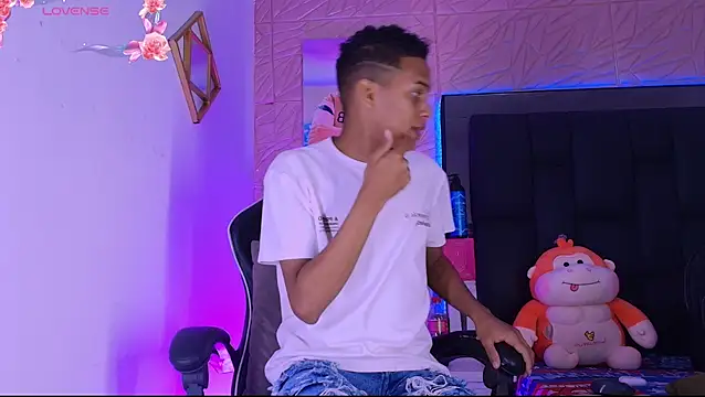 Snapshot of dilan_alfonzo chatting on June 2026 03:43:02 PM dilan alfonzo online show from June 2026 03:43:02 PM