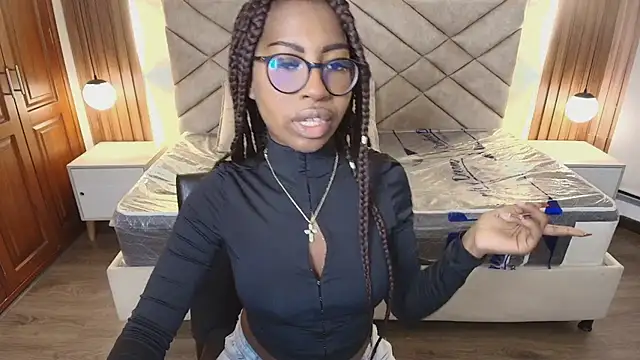 Snapshot of Raquel_jones chatting on June 2026 12:05:02 PM Raquel jones online show from June 2026 12:05:02 PM