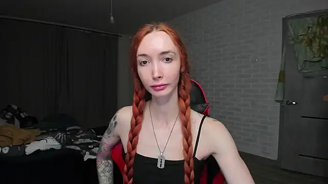 Roxy Silver online show from October 2025 03:00:01 PM