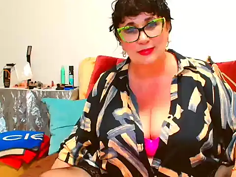Olvia7985 online show from June 2026 07:52:01 PM