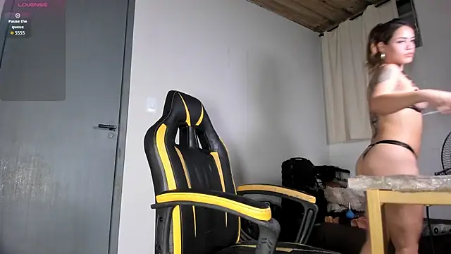 Chica hot dirty online show from April 2026 11:37:02 PM