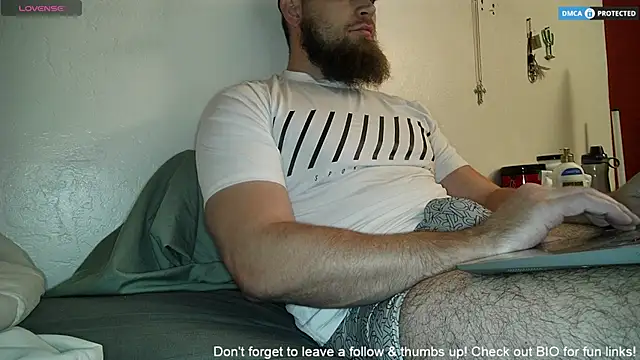 Snapshot of dikdowndaddy chatting on March 2026 08:32:01 PM dikdowndaddy online show from March 2026 08:32:01 PM