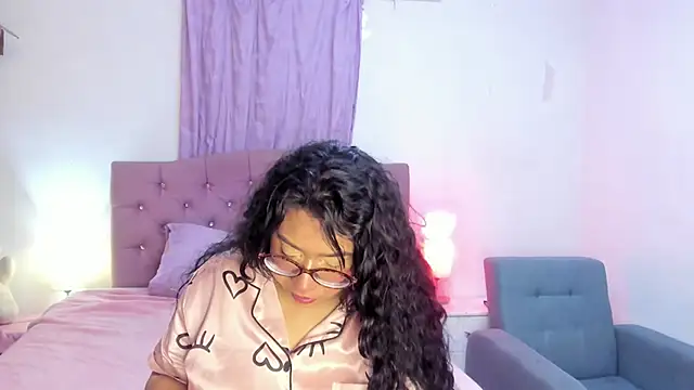 Latinabombsheell online show from March 2026 06:22:01 PM