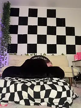 yummyrina online show from April 2026 08:32:01 PM