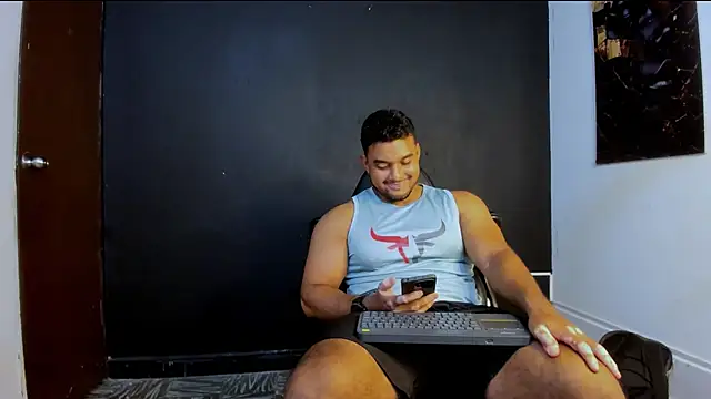 Big furry bear13 online show from April 2026 04:01:01 PM