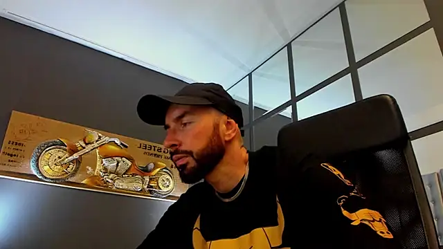 Snapshot of AronGrant chatting on June 2026 08:45:02 AM AronGrant online show from June 2026 08:45:02 AM