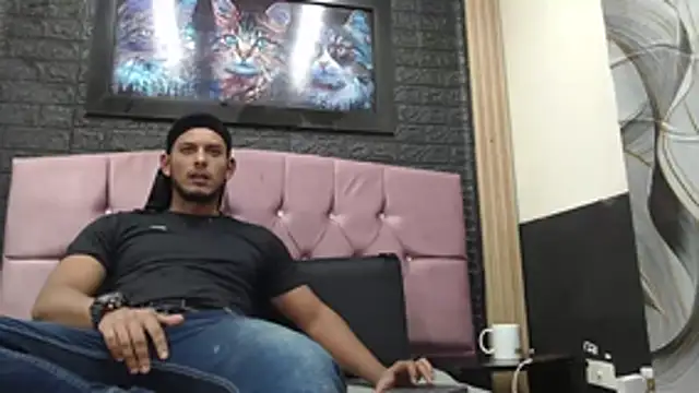 Chris Dick23 online show from November 2025 04:01:02 AM