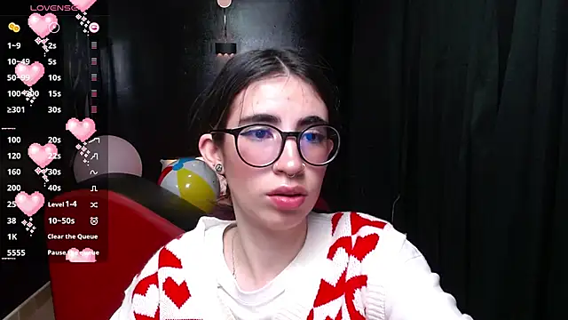 Snapshot of LenaRoses chatting on December 2024 07:03:02 PM LenaRoses online show from December 2024 07:03:02 PM