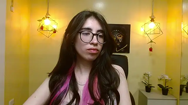 Snapshot of LenaRoses chatting on March 2025 06:29:01 PM LenaRoses online show from March 2025 06:29:01 PM