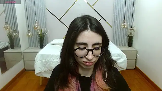 Snapshot of LenaRoses chatting on October 2025 08:31:01 PM LenaRoses online show from October 2025 08:31:01 PM