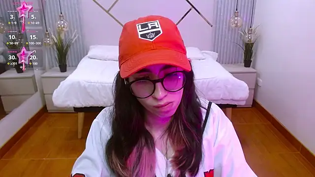 Snapshot of LenaRoses chatting on November 2025 01:18:02 PM LenaRoses online show from November 2025 01:18:02 PM