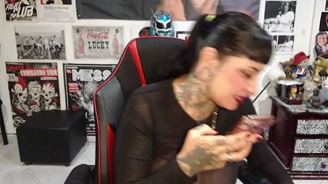 Rollyderolandia666 online show from November 2025 10:48:02 PM