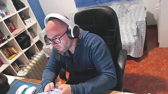 ravingr4d4 online show from February 2026 09:46:02 PM