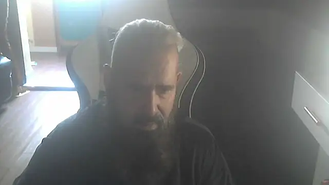 Snapshot of maseurbeardedpig chatting on October 2025 10:49:02 AM maseurbeardedpig online show from October 2025 10:49:02 AM