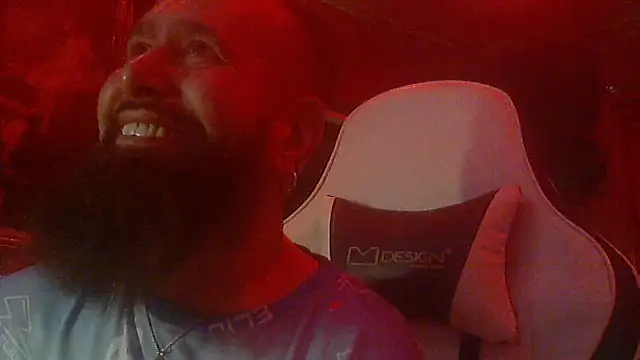 Snapshot of maseurbeardedpig chatting on August 2026 08:40:02 PM maseurbeardedpig online show from August 2026 08:40:02 PM
