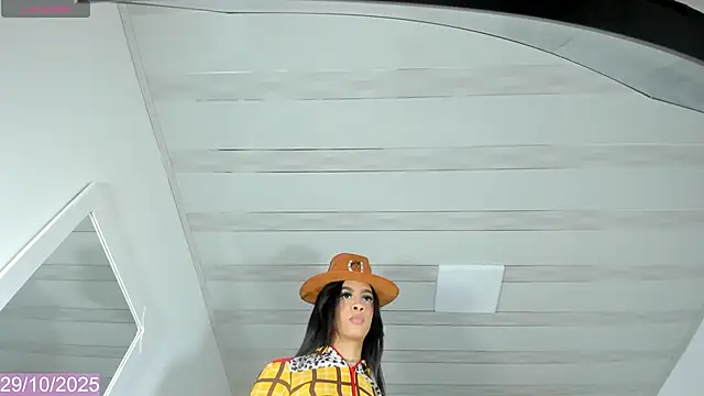 Sussy Hots online show from October 2025 08:32:01 PM