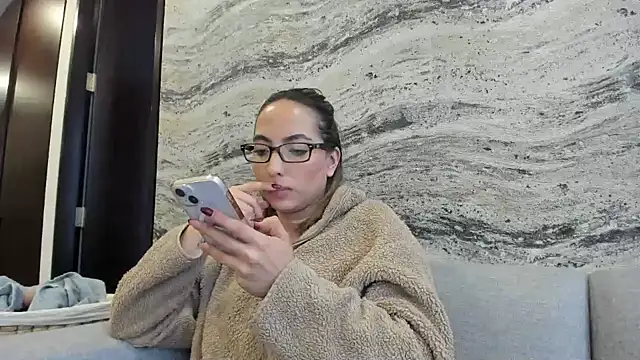 Snapshot of Sophi__a chatting on February 2025 11:04:02 PM Sophi a online show from February 2025 11:04:02 PM