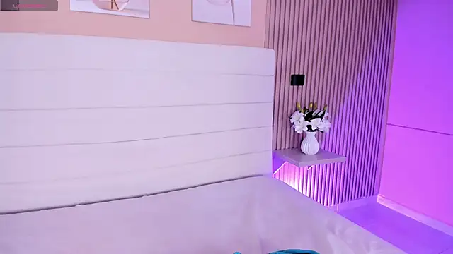 Lilly 2809  online show from April 2026 04:01:01 AM