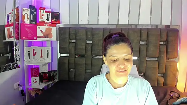 Snapshot of KatteMoss chatting on June 2026 08:37:02 PM KatteMoss online show from June 2026 08:37:02 PM