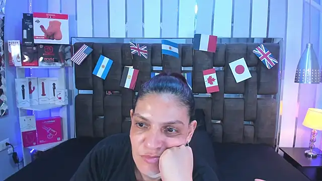 Snapshot of KatteMoss chatting on June 2026 09:06:01 PM KatteMoss online show from June 2026 09:06:01 PM