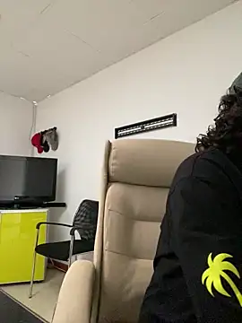 DanielGomez9 online show from April 2026 04:51:02 PM