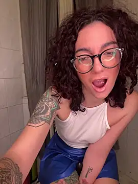 Strawberry queen91 online show from February 2026 06:15:01 PM