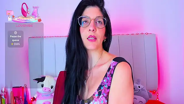 Snapshot of caro_lyne_ chatting on June 2026 05:50:02 PM caro lyne online show from June 2026 05:50:02 PM