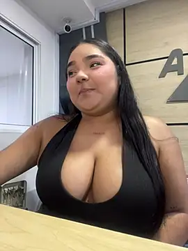 little lissiee online show from April 2026 01:05:01 AM