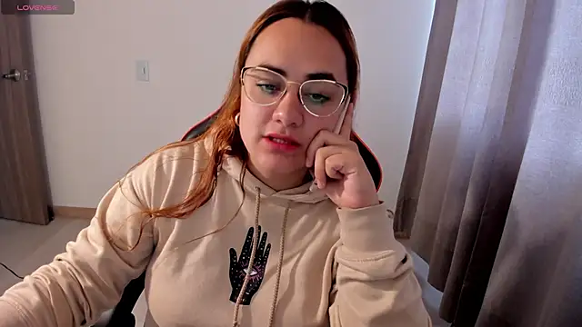 maryluna95 online show from November 2025 07:25:02 PM