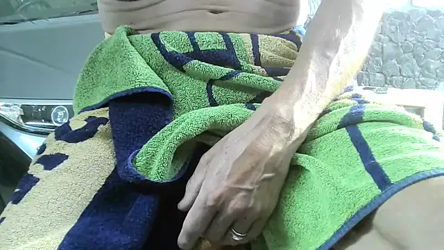 Snapshot of ewuich1 chatting on April 2026 03:35:02 PM ewuich1 online show from April 2026 03:35:02 PM