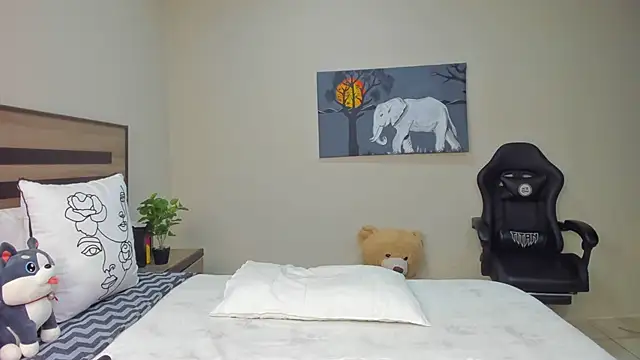 Renee-18 online show from April 2026 10:49:01 PM