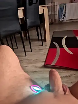 Szeltolo001 online show from March 2026 10:43:01 PM