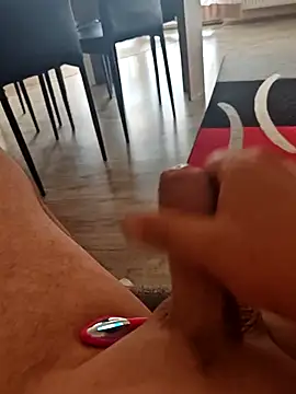 Szeltolo001 online show from April 2026 02:14:02 PM