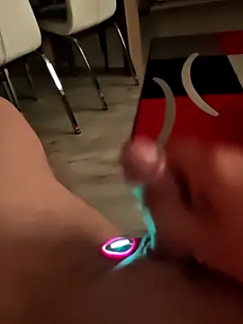 Szeltolo001 online show from April 2026 10:11:02 PM