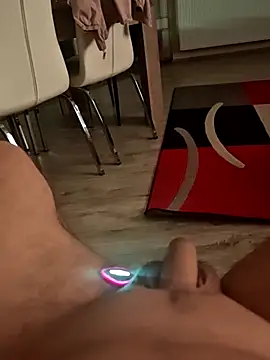 Szeltolo001 online show from April 2026 09:37:02 PM