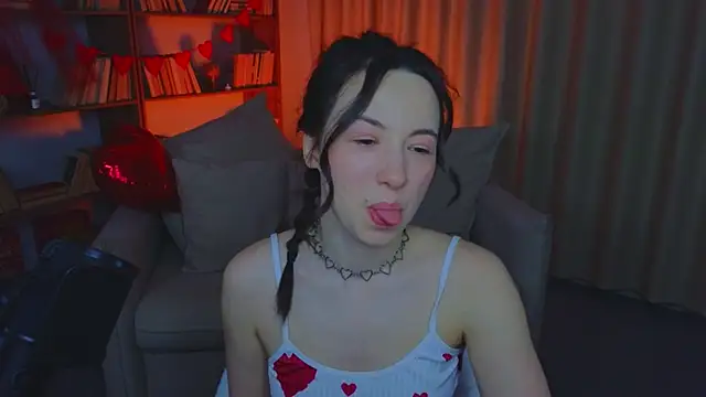 Hayle Hill online show from February 2026 07:51:01 AM