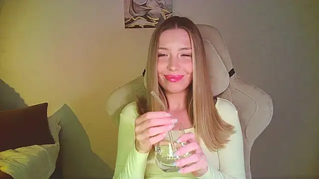 Snapshot of mia_raspberrie chatting on June 2026 10:54:02 PM mia raspberrie online show from June 2026 10:54:02 PM