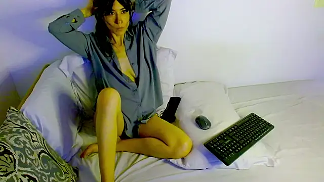 Snapshot of samanta_r_ chatting on June 2026 05:18:02 PM samanta r online show from June 2026 05:18:02 PM