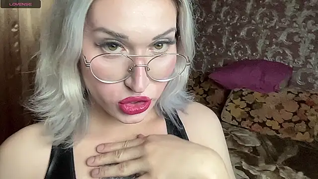 SweetBubbleQueen online show from August 2026 02:16:01 PM