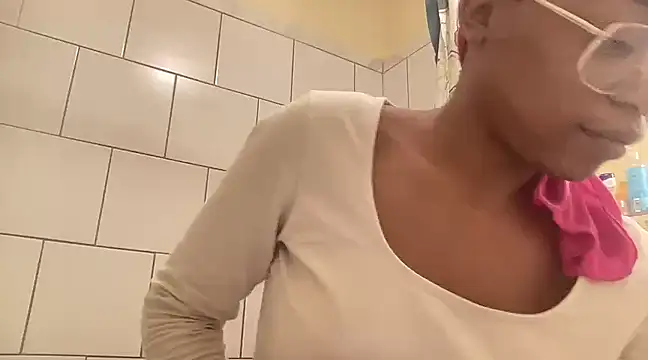 MommyConfident online show from January 2025 03:43:01 AM