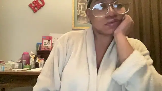 MommyConfident online show from December 2025 08:35:01 PM