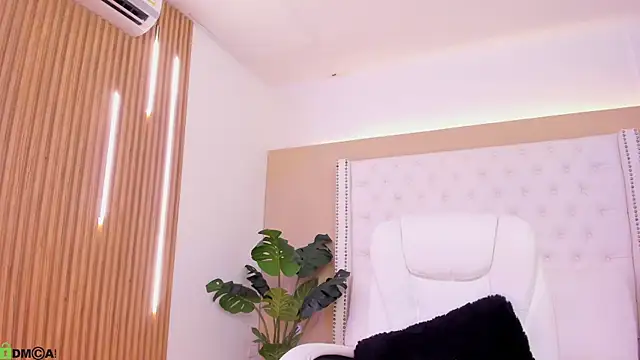 Snapshot of celeste_wayne chatting on July 2026 09:10:02 PM celeste wayne online show from July 2026 09:10:02 PM