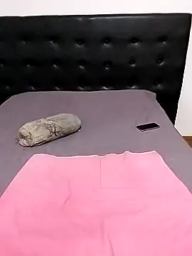 Snapshot of littlebrunett chatting on February 2025 09:34:02 AM littlebrunett online show from February 2025 09:34:02 AM