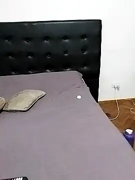 Snapshot of littlebrunett chatting on February 2025 09:11:02 AM littlebrunett online show from February 2025 09:11:02 AM