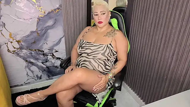 GianellaCox  online show from May 2026 12:00:02 PM