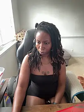 LeyaHoneybuns online show from May 2026 04:04:02 PM