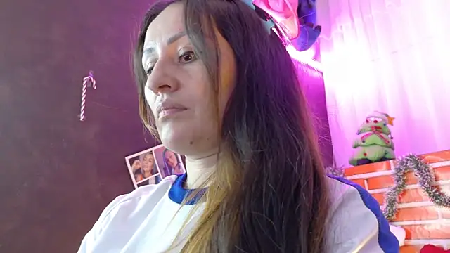 LuisaFernanda170823 online show from December 2025 10:38:01 PM