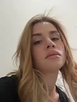 EmiliaCatalina online show from November 2025 09:17:02 PM